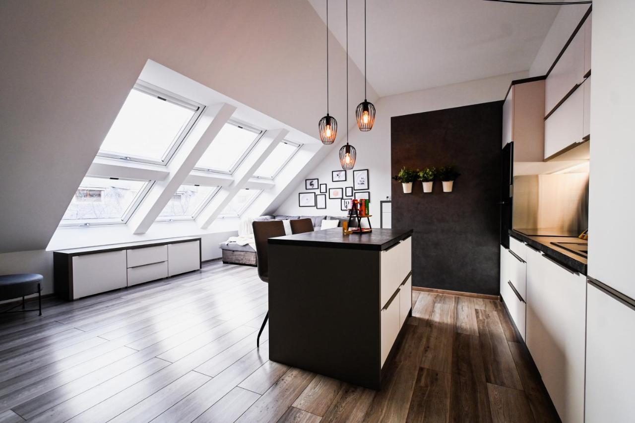 Luxury Apartment In The City Center Pozsony Kültér fotó