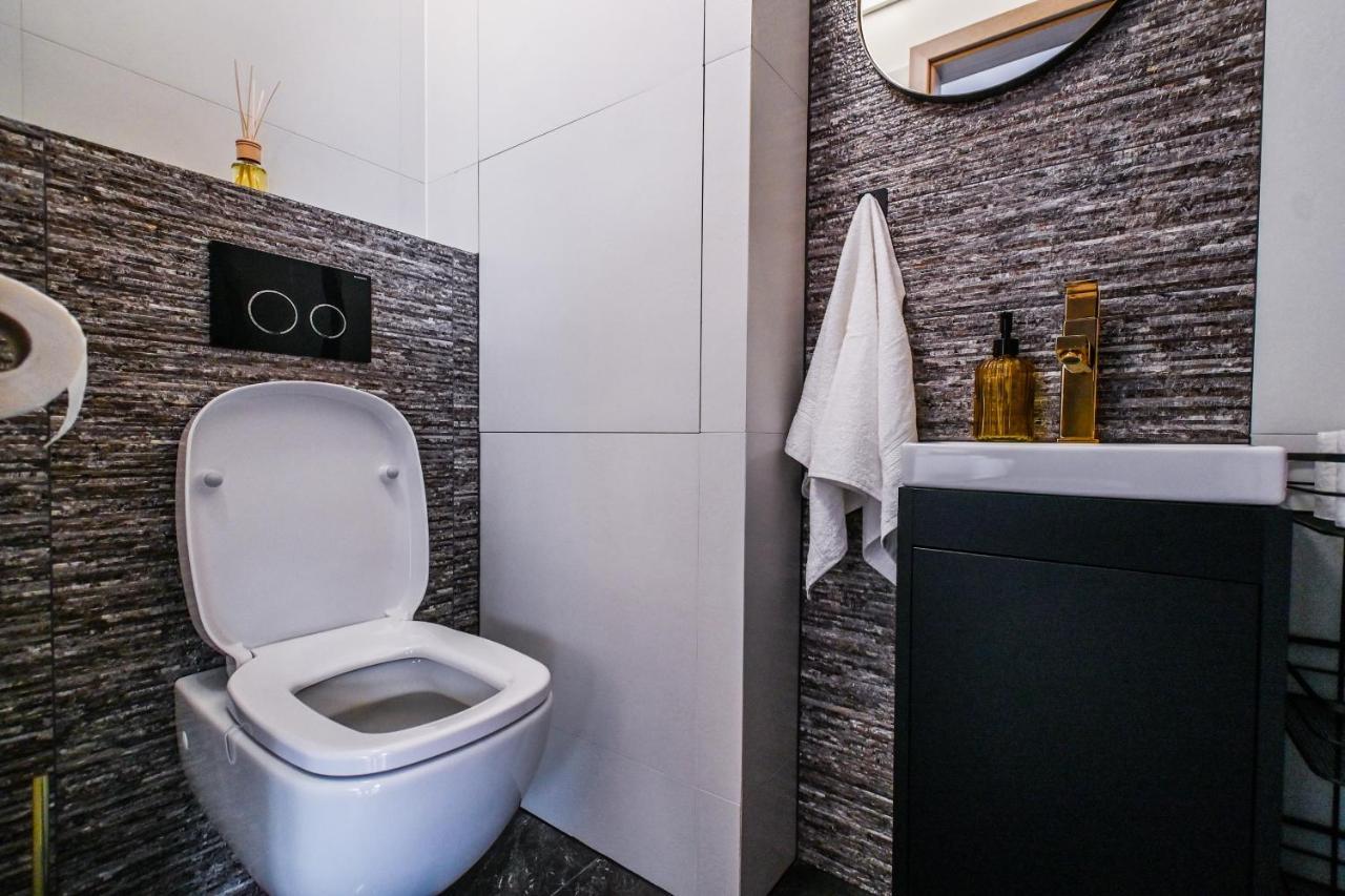 Luxury Apartment In The City Center Pozsony Kültér fotó