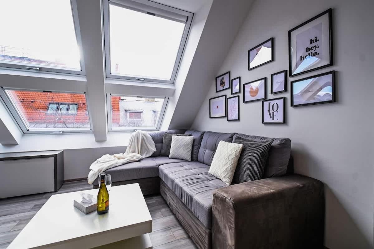 Luxury Apartment In The City Center Pozsony Kültér fotó