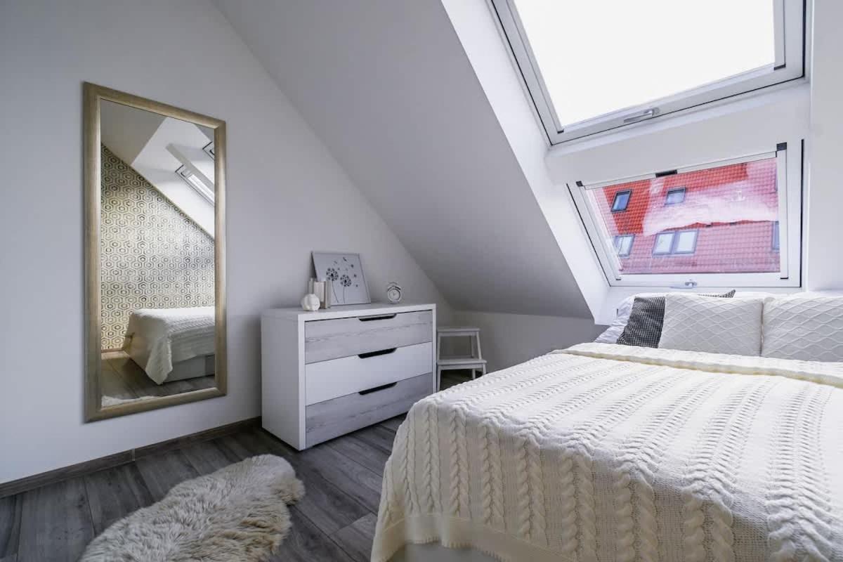 Luxury Apartment In The City Center Pozsony Kültér fotó